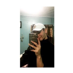 Meet your Posher, Uriel