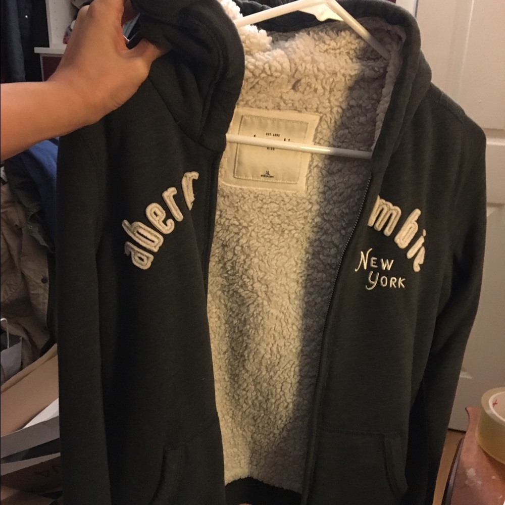 Gray Abercrombie hoodie with fuzz inside
