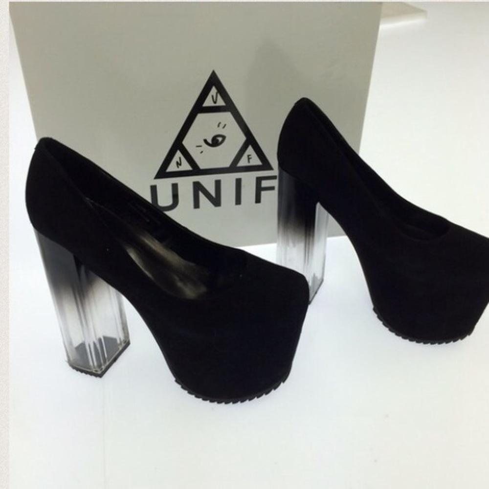 ISO! UNIF Suede Vapor Platform Heels