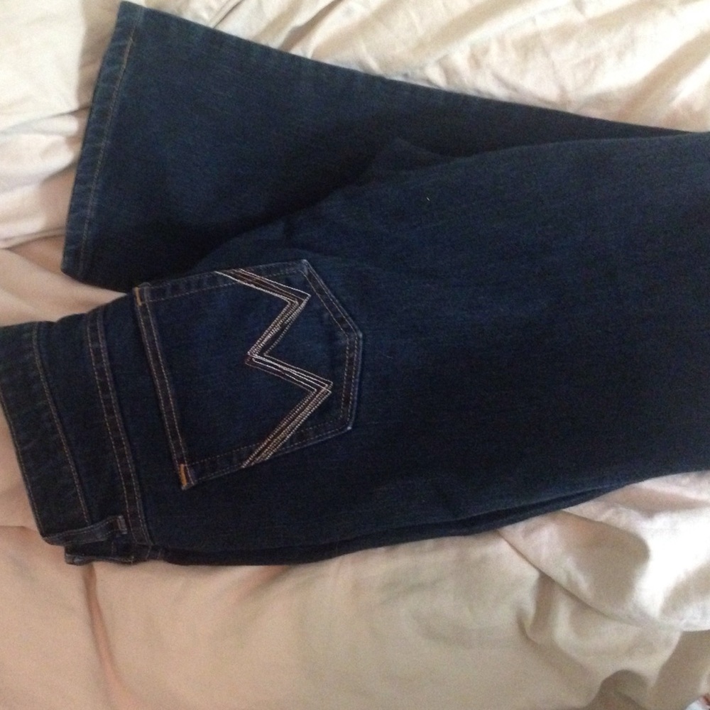 LIKE NEW 9/10x 32 Wrangler Q Baby jeans