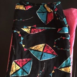 Lularoe Black Kite OS Leggings