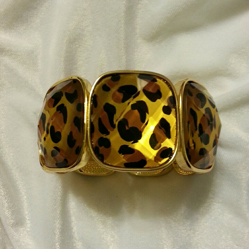 Gorgeous Leopard Bracelet - Picture 3 of 4