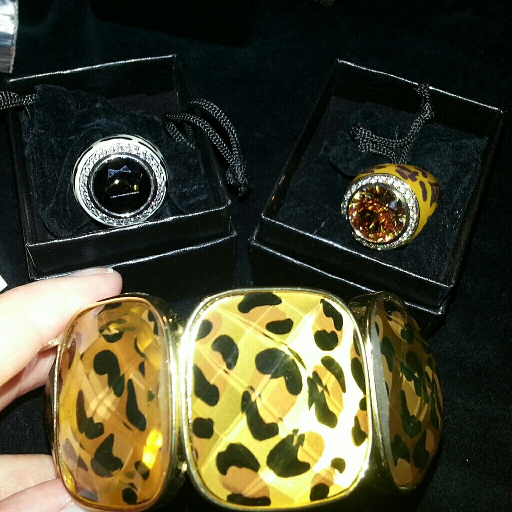 Gorgeous Leopard Bracelet - Picture 4 of 4