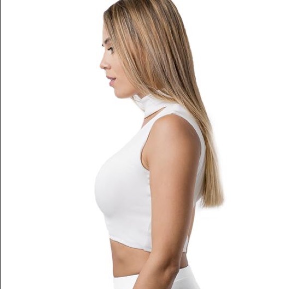 Sleeveless V-Neck Crop Top with Stylish Choker - Picture 2 of 3