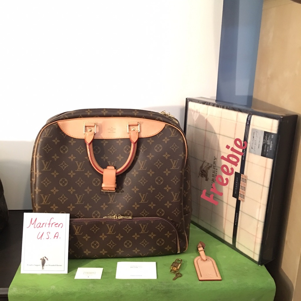 🌹SOLD🌹Authentic Louis Vuitton Evasion bag