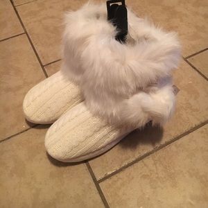 BRAND NEW slippers size 5/6