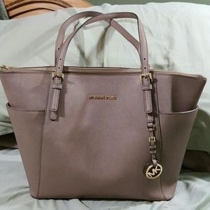 Authentic Michael Kors Jets Set zip top purse