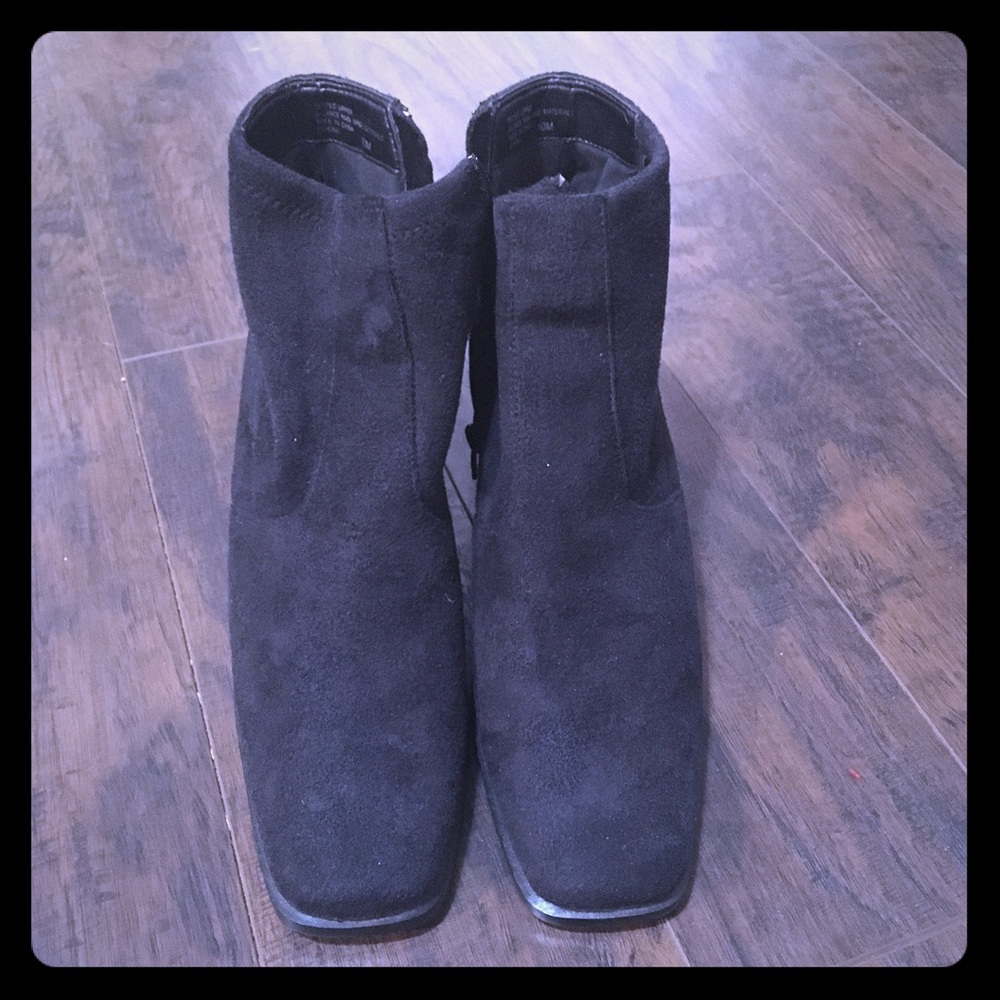 Black suede like boots