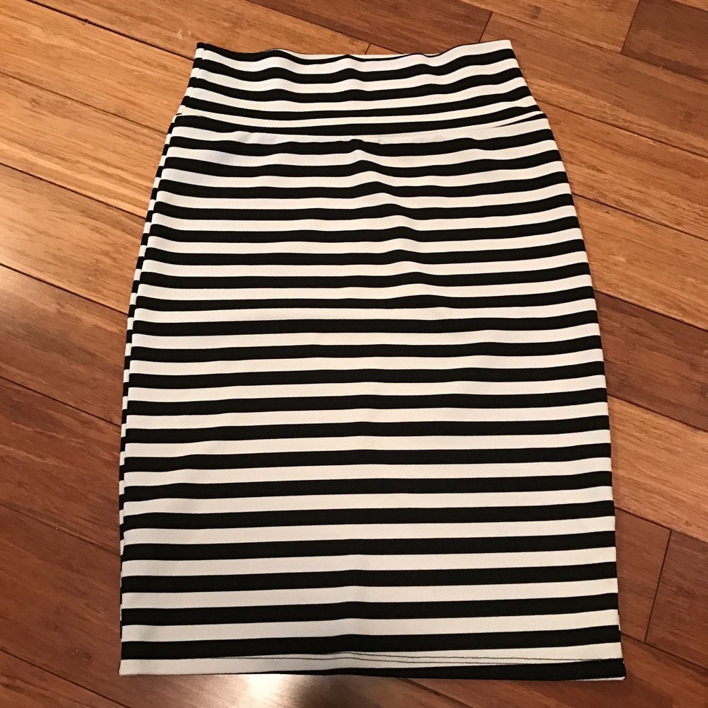 LulaRoe Cassie Pencil Skirt