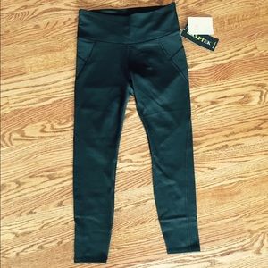 Athleta SCULPTEX ankle tight