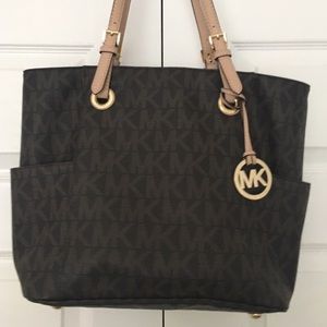 Michael Kors Jet Set Signature Tote Bag