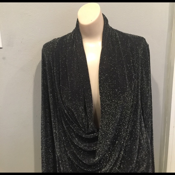 Karen Kane Tops - Deep cut long sleeve pull over Top sz XL