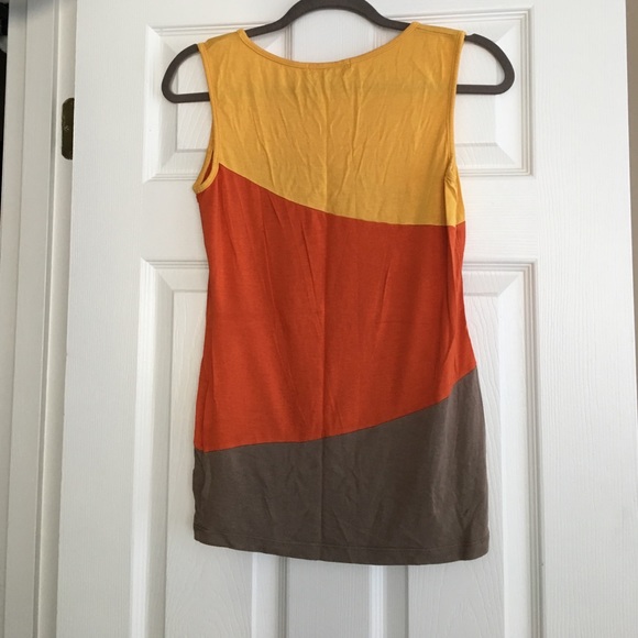 Lightly worn cute tank top - Picture 2 of 2