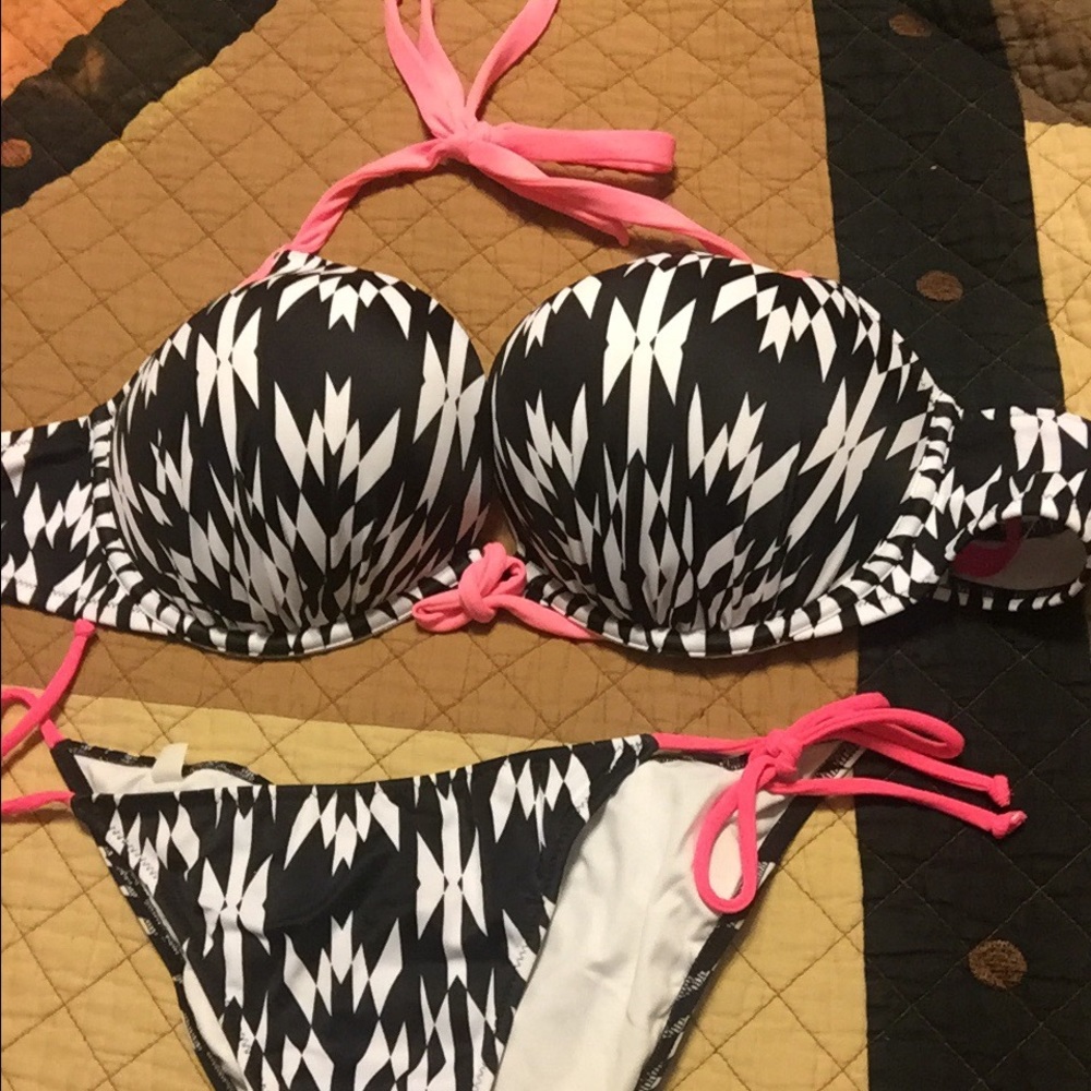 Bombshell bikini