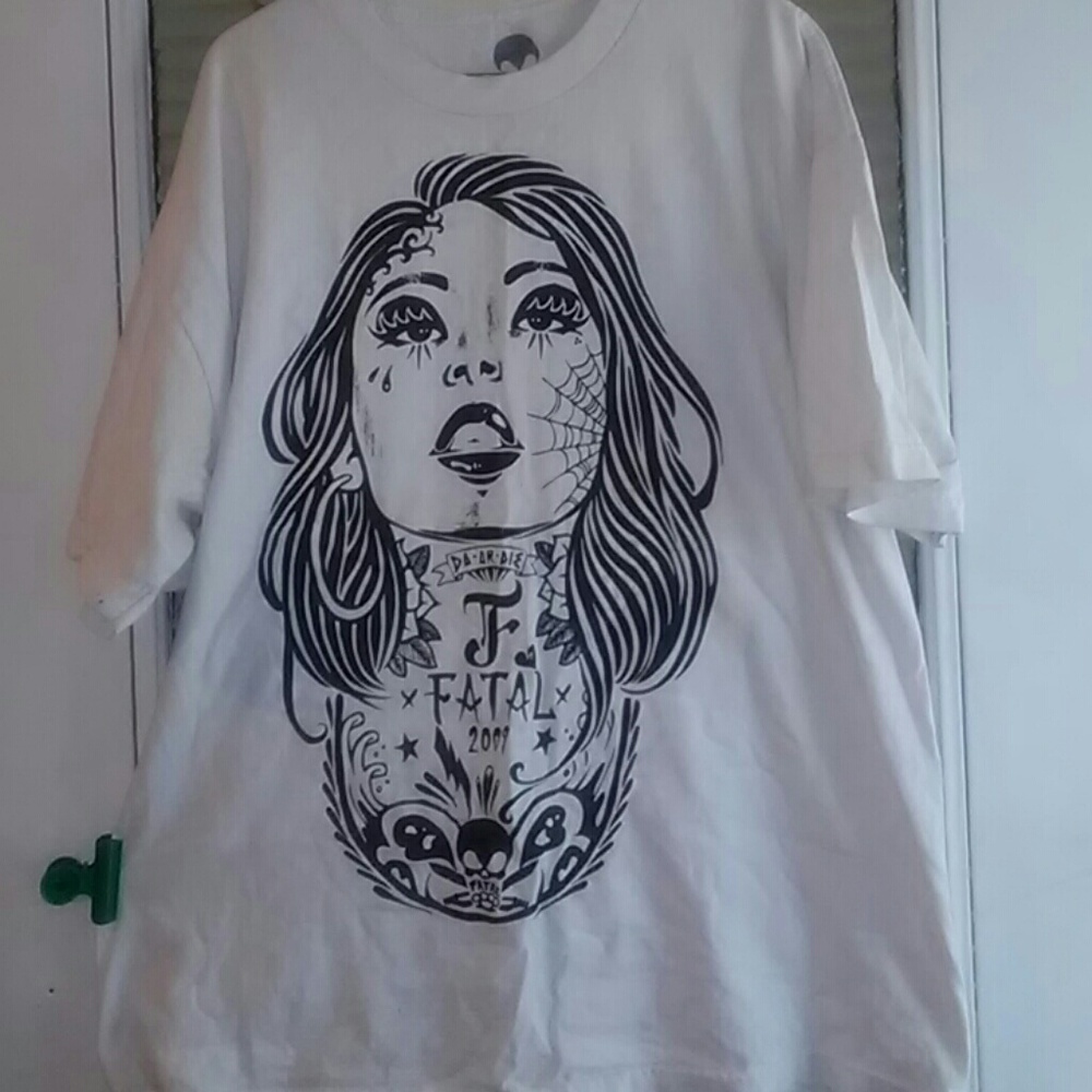 Size ZL Fatal shirt