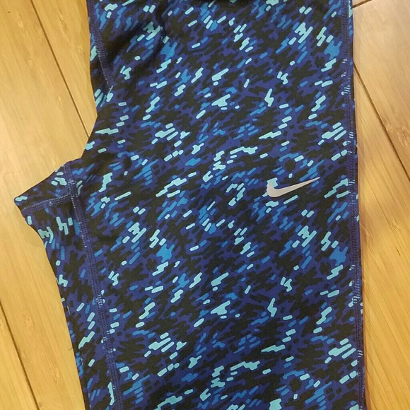 Nike Pants - NIKE capri leggings