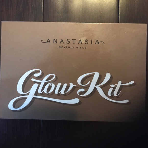 Anastasia Beverly Hills Other - ANASTASIA BEVERLY HILLS ULTIMATE GLOW KIT