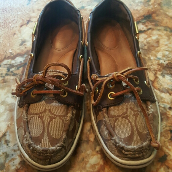 Coach Richelle - Picture 1 of 3