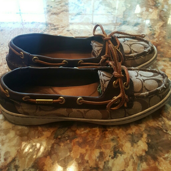 Coach Richelle - Picture 2 of 3