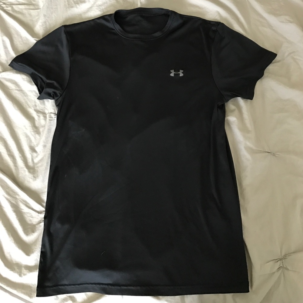 2 Men's Under Armour t-shirt