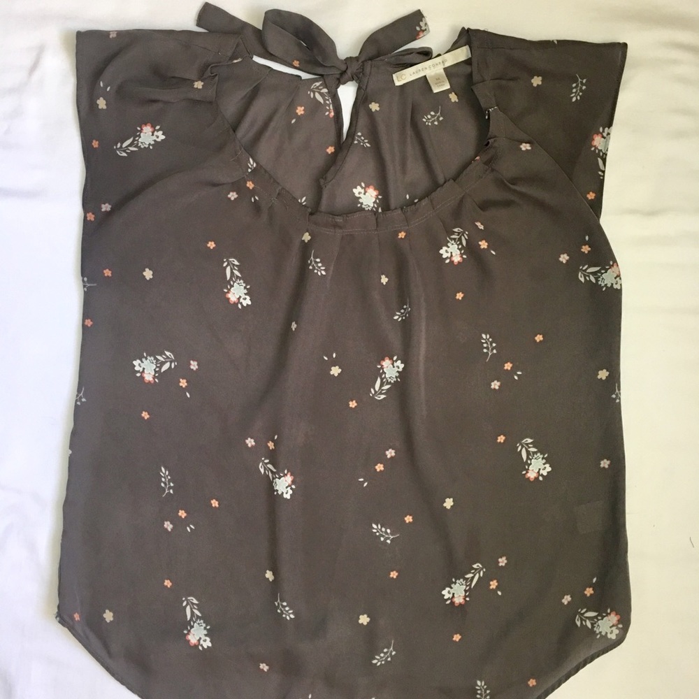 Lauren Conrad // Gray Top w. Flowers