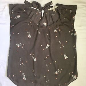 Lauren Conrad // Gray Top w. Flowers