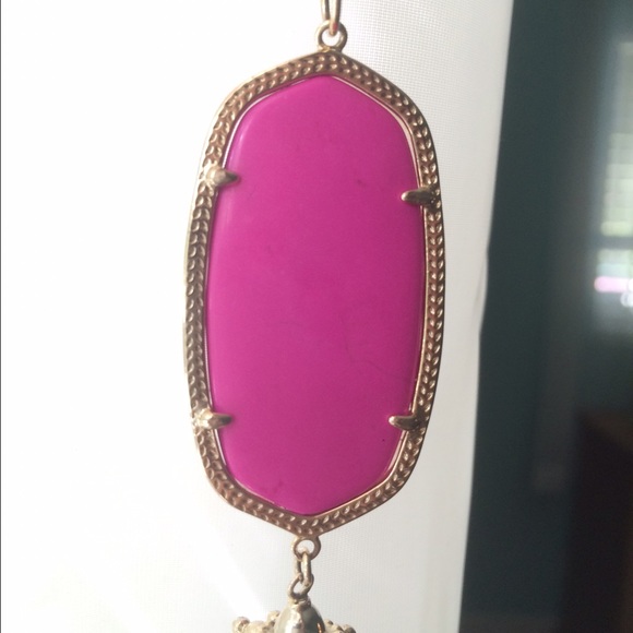 Kendra Scott magenta Rayne necklace - Picture 3 of 4