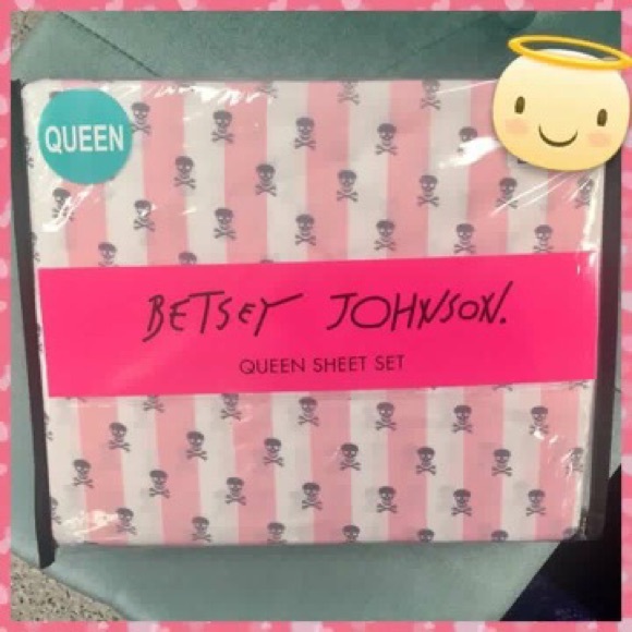Betsey Johnson Striped Pink & Gray Skulls Sheets - Picture 2 of 8