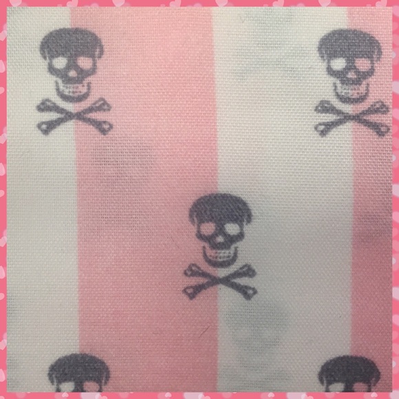 Betsey Johnson Striped Pink & Gray Skulls Sheets - Picture 3 of 8