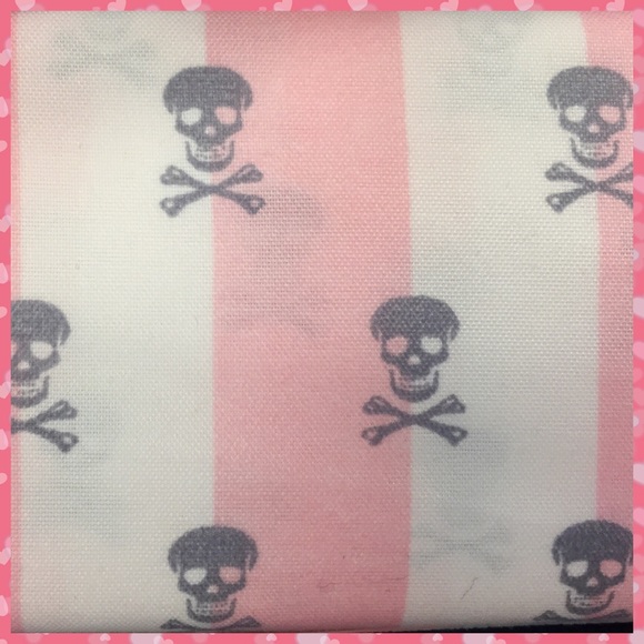 Betsey Johnson Striped Pink & Gray Skulls Sheets - Picture 4 of 8