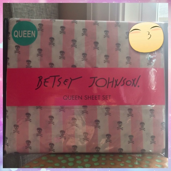 Betsey Johnson Striped Pink & Gray Skulls Sheets - Picture 6 of 8
