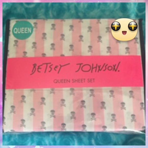 Betsey Johnson Striped Pink & Gray Skulls Sheets - Picture 7 of 8