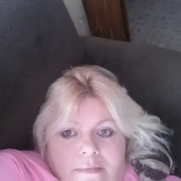 Meet your Posher, Lynne - Picture 1 of 1