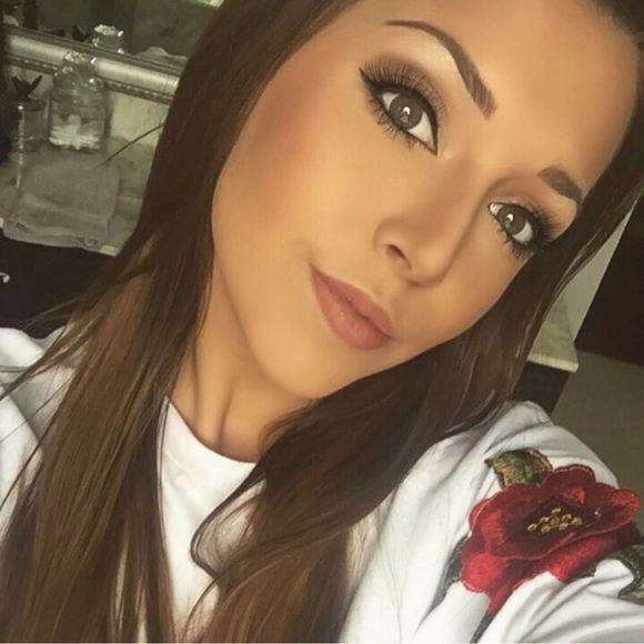 Strike a Rose Crop Tee - Picture 8 of 8