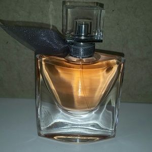 Lancome  vie est. Belle. L'eau de. Parfum.