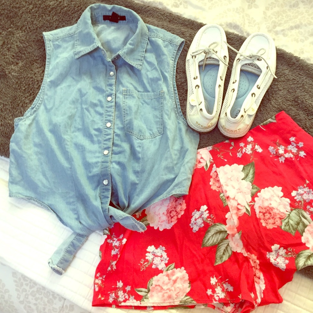 Forever 21 sleeveless chambray button up top