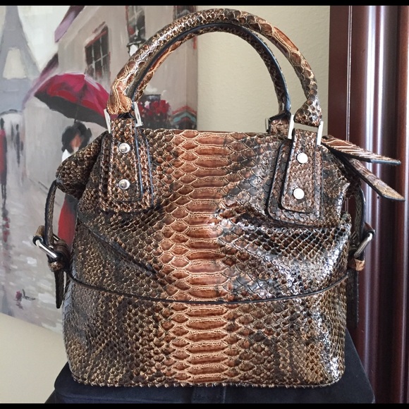 SOLD!!!  UNITED COLORS OF BENETTON HANDBAG - Picture 2 of 7