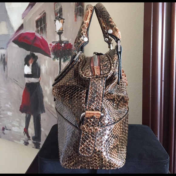 SOLD!!!  UNITED COLORS OF BENETTON HANDBAG - Picture 3 of 7