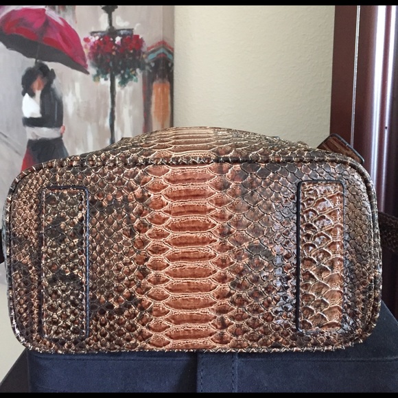 SOLD!!!  UNITED COLORS OF BENETTON HANDBAG - Picture 4 of 7