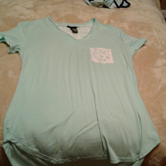 Lace and mint-green shirt - Picture 1 of 2