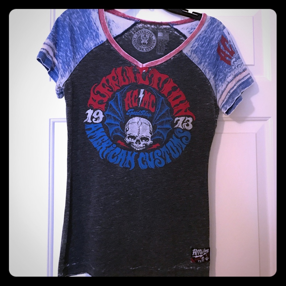 Affliction v neck shirt ☠️