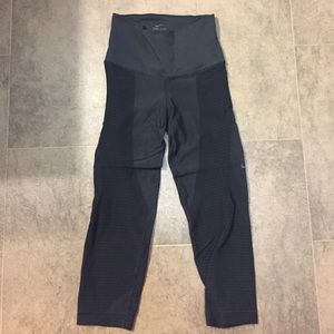 NIKE sculpted zone cropped leggings, medium