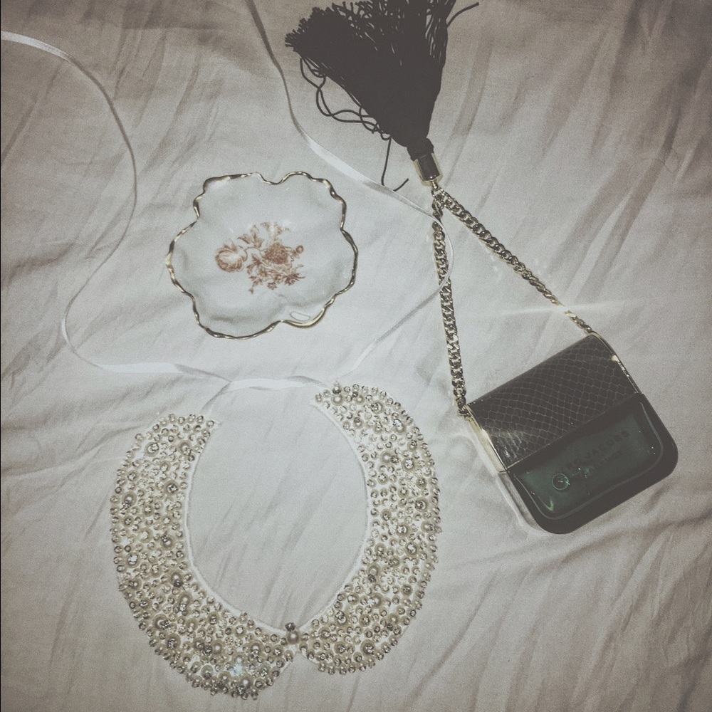 Pearly Bib Necklace