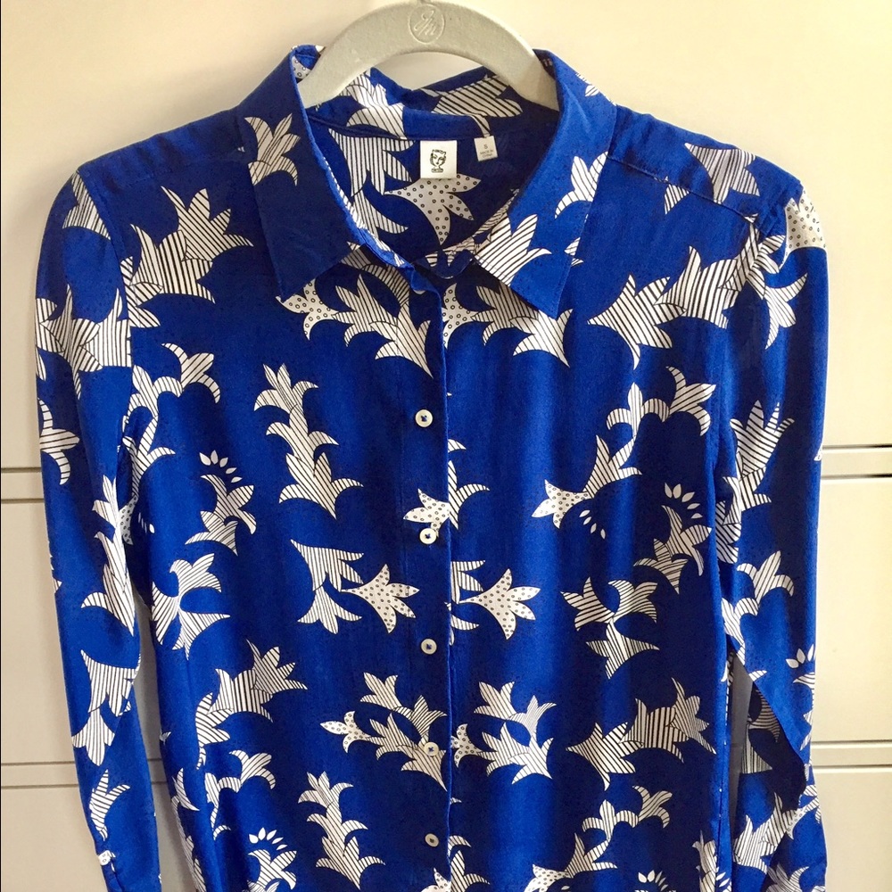 100% silk button-down blouse, fun print, sz S