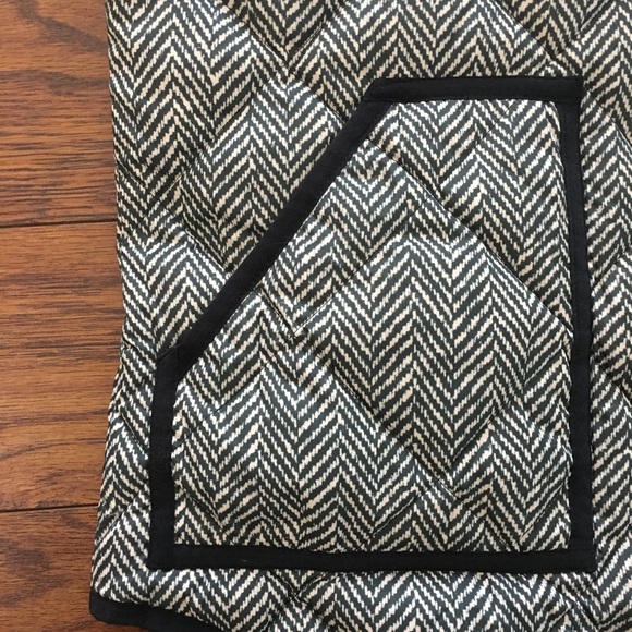 J. Crew Women’s Herringbone Vest with Size Pockets Size Medium - Picture 3 of 5