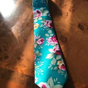 Turquoise Floral Tie. Narrow / Skinny. New.