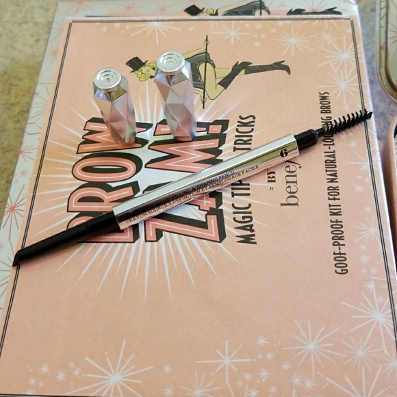 Benefits Soft & Natural Brows Kit (#6) NIB - Picture 7 of 8