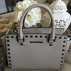 NWT Michael Michael Kors Selma Stud