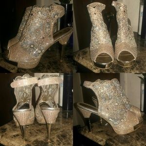 SIZE 13 (FITS LIKE A 12) LADIES HEEL