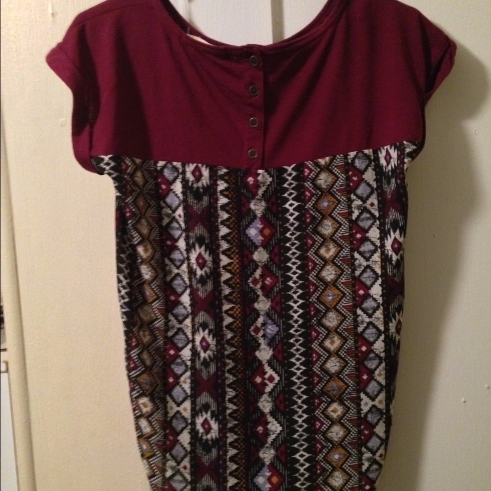 Aztec Pattern Button Sleeve Tee ๐๐ - Picture 3 of 6